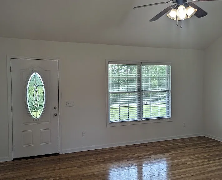 584 Douglas Ln — Photo 2