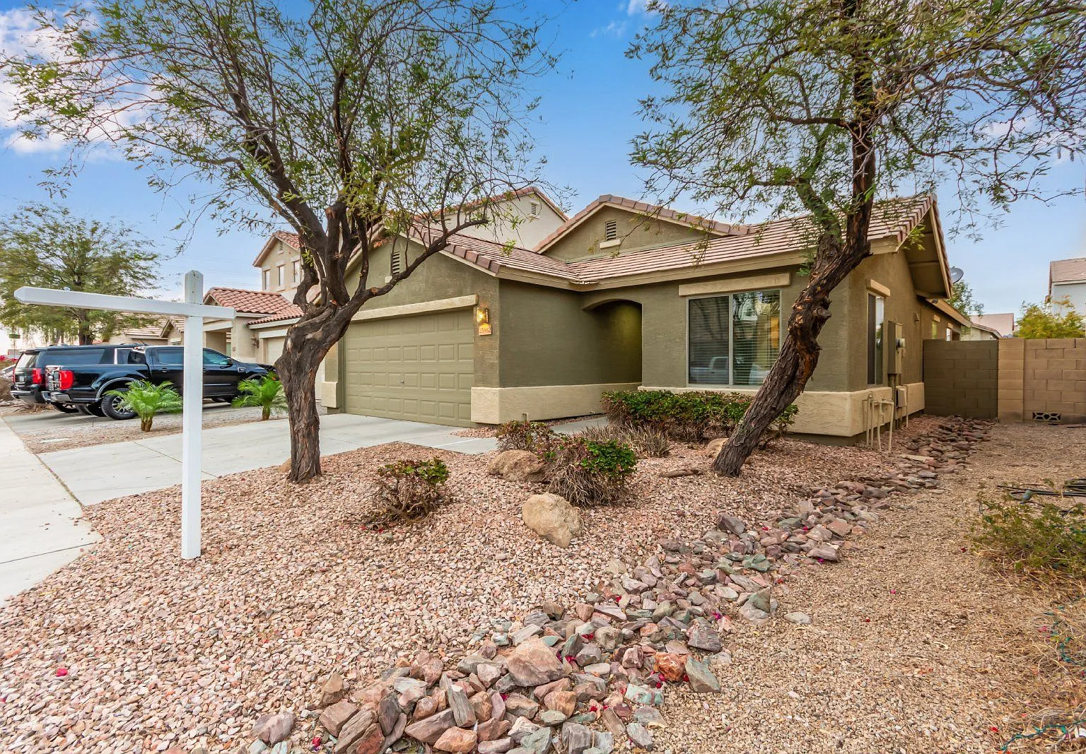 3 bed, 2.0 bath, 1394 sqft, $1,595 — Photo 3