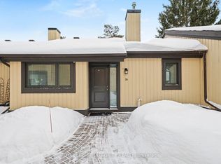 16 Pebble Beach Ct, Ottawa, ON K2S1B9