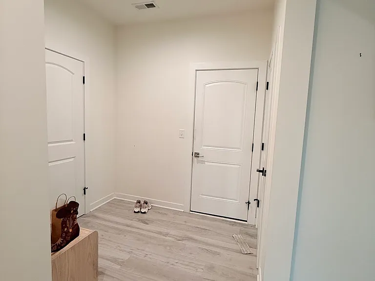 5551 Brompton Dr — Photo 9