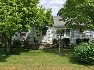 36 Palace Ave, Warwick, RI 02886