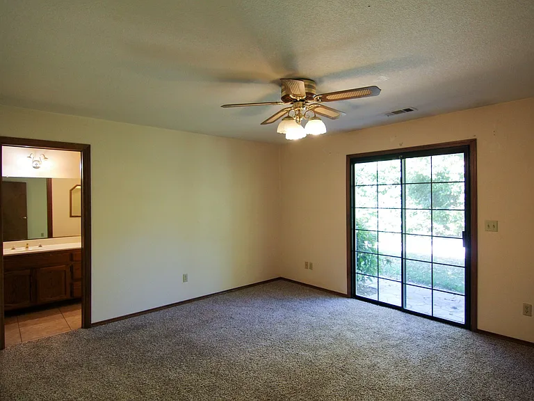 6827 Creekside St — Photo 13