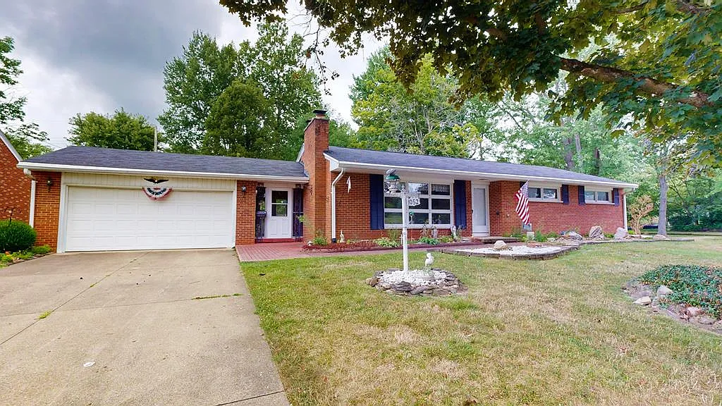 1052 Larchwood Rd photo 1