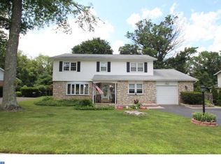 1002 Spring View Dr, Southampton, PA 18966