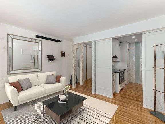 4th image of 112 23rd Ave SW #306