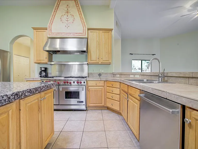 4750 N Bonanza Ave — Photo 23