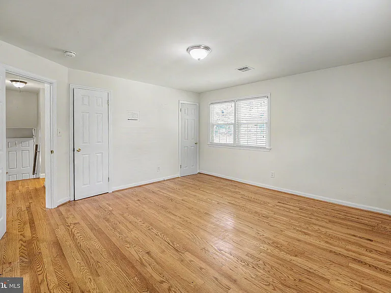 10708 Norman Ave — Photo 5