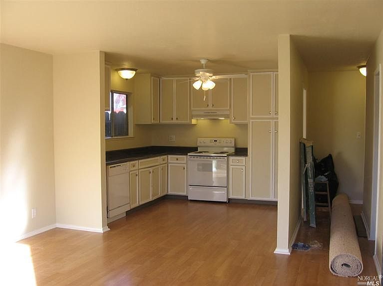 2nd image of 2241 Louisa St