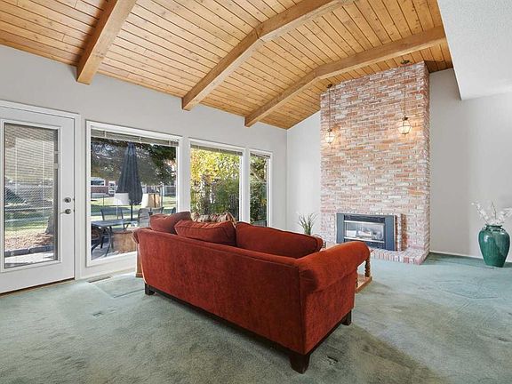 4th image of 20 N Midpark Cres SE #248