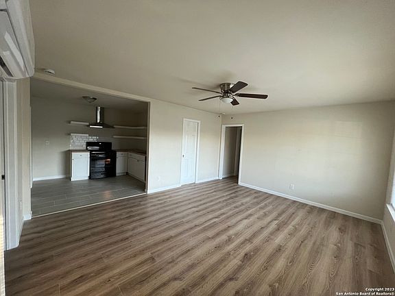 5th image of 419 BYRNES DR
