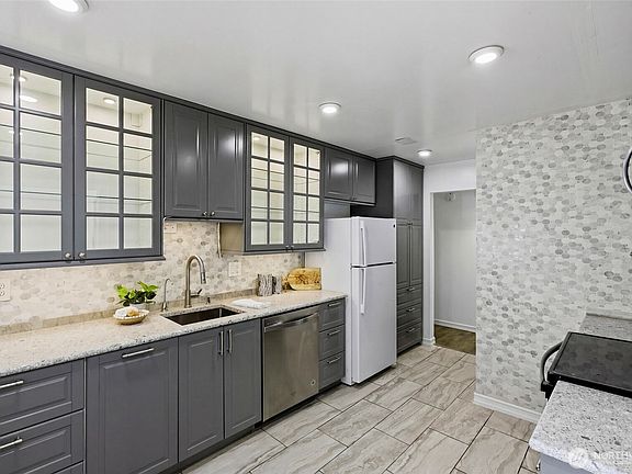 4th image of 1737 Harbor Avenue #S-306