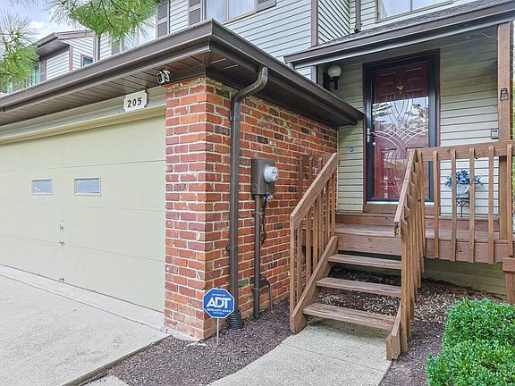 3rd image of 205 Droxford Ct