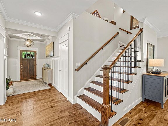 4th image of 27 Oak Leaf Cir