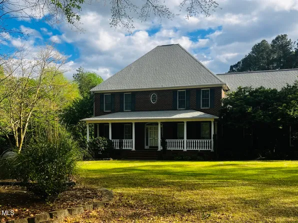 104 Candlestick Court, Clinton, NC 28328