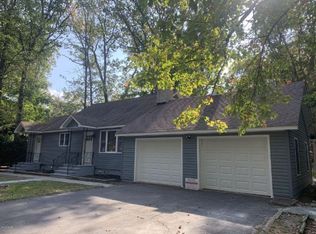 6 Oak Dr, Lakeville, PA 18438