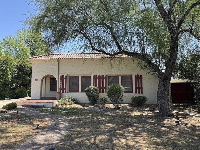 1445 E Flower St — Photo 1