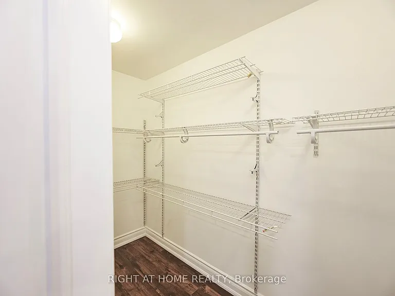89 W Yonge Blvd NW — Photo 44
