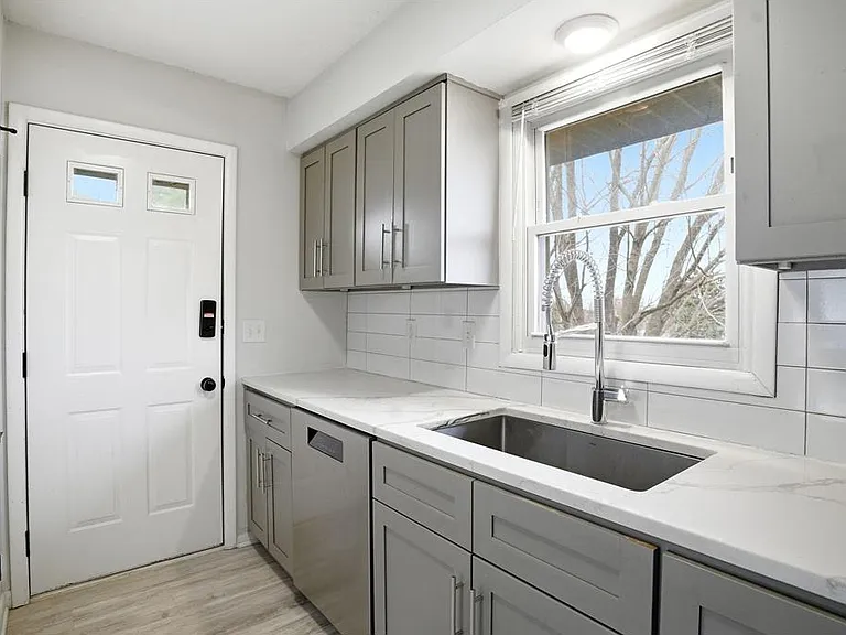 4628 Johnson St NE #4628 — Photo 5