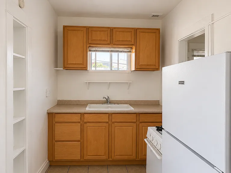 617 Lime Ave #C — Photo 8
