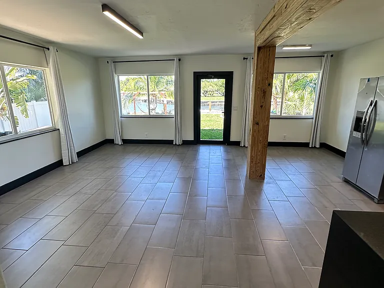455 Golden Isles Dr — Photo 10