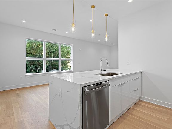 2nd image of 6025 Boulevard E #308