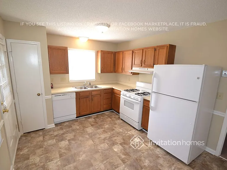 3518 Oxford Hill Ct — Photo 3
