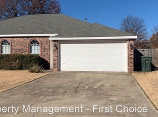 2898 W Wildwood Dr, Fayetteville, AR 72704