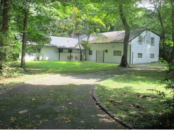 635 Bryant Avenue, Roslyn, NY 11576