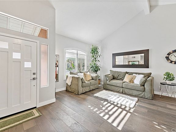 2nd image of 17 Grandbriar