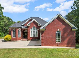 125 Country Creek Dr, Kings Mountain, NC 28086