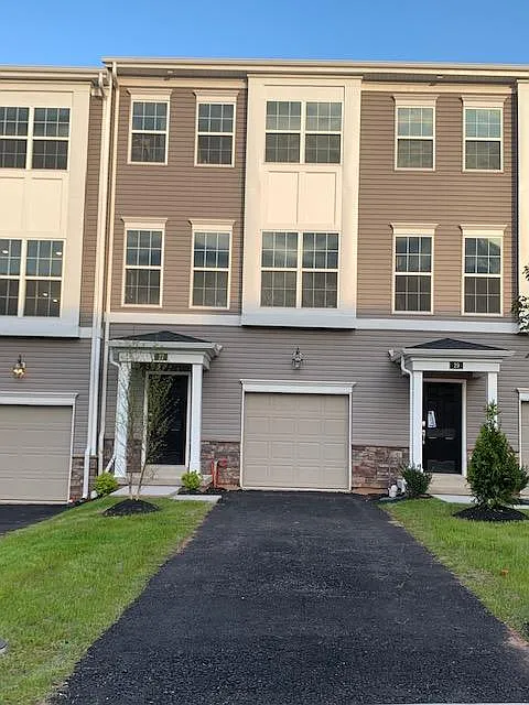 3 bed, 1900 sqft, $2,795 — Photo 2