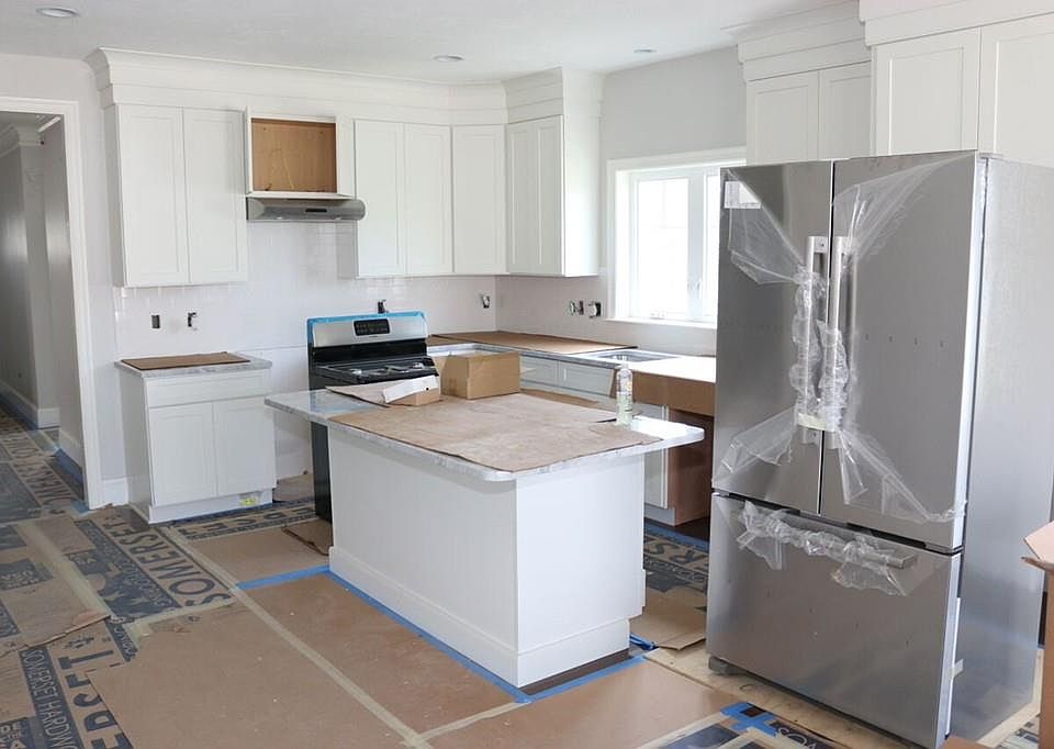2nd image of 121 Oxbow Rd #0
