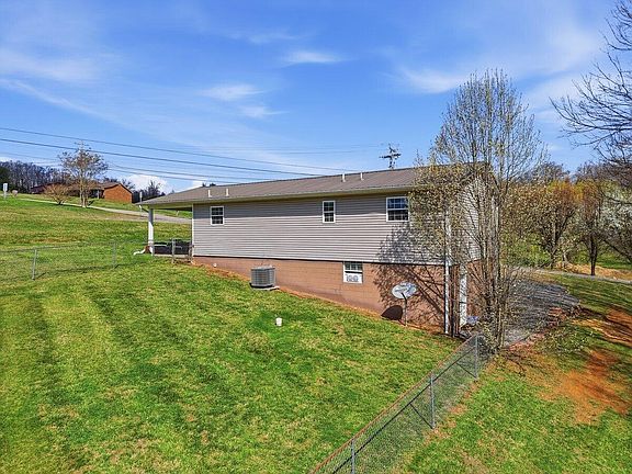 5th image of 1954 Carroll Rd