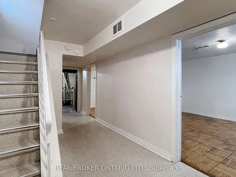3241 Dufferin St — Photo 29