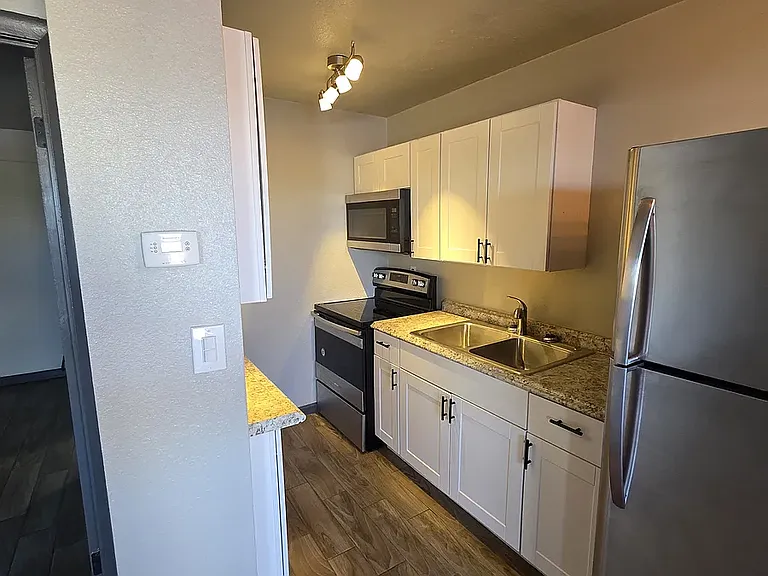 455 E Junction St #4 — Photo 11