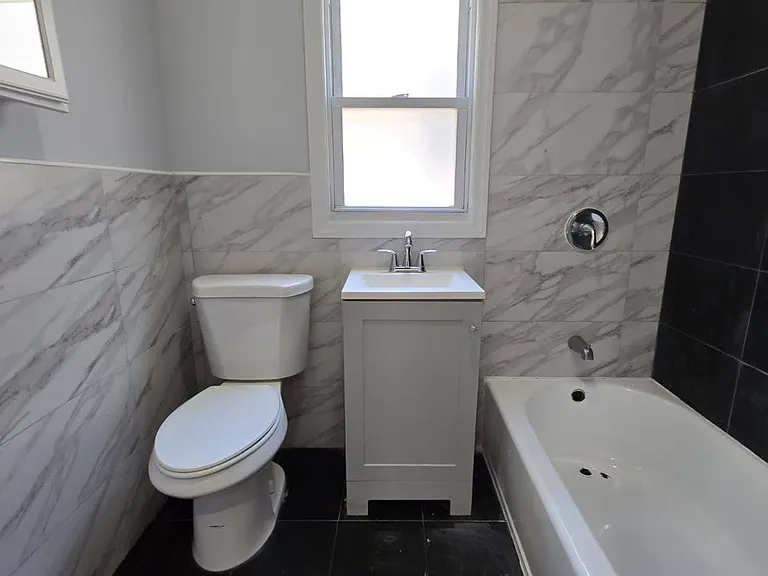 20 Wade St #2L — Photo 3