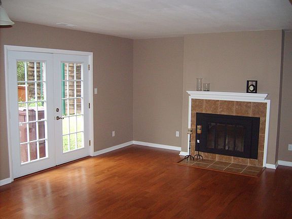 Living Room w/fireplace
