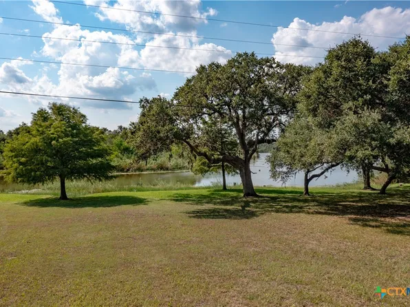 107 E Circle St, Goliad, TX 77963