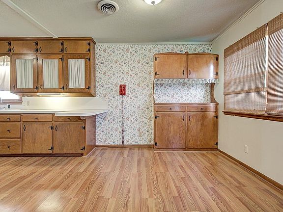 5th image of 1822 E Ash Ave