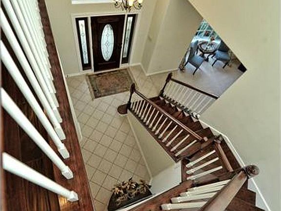 3rd image of 2033 Lakeway Blvd