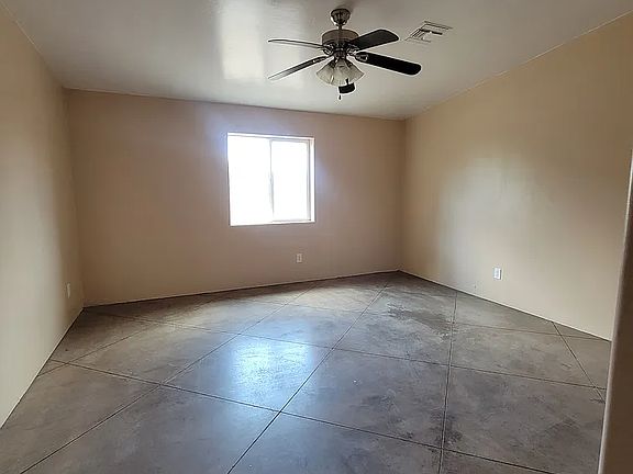 5th image of 834 W Santa Maria St