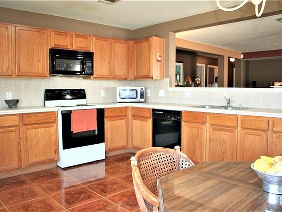 3rd image of 13124 Dearbonne Dr