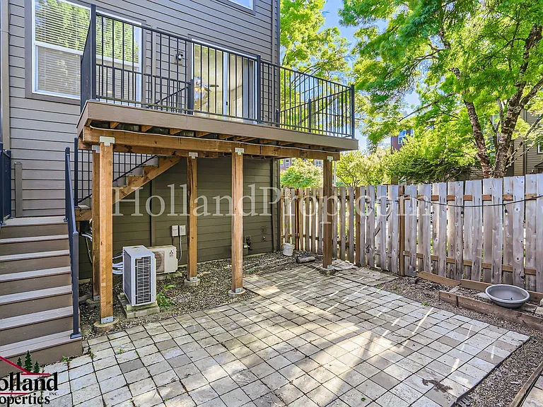 222 NE 76th Ave — Photo 27