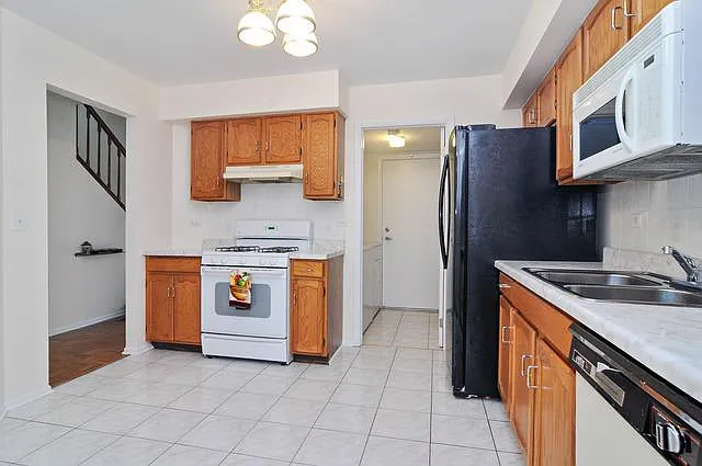 222 White Branch Ct — Photo 5