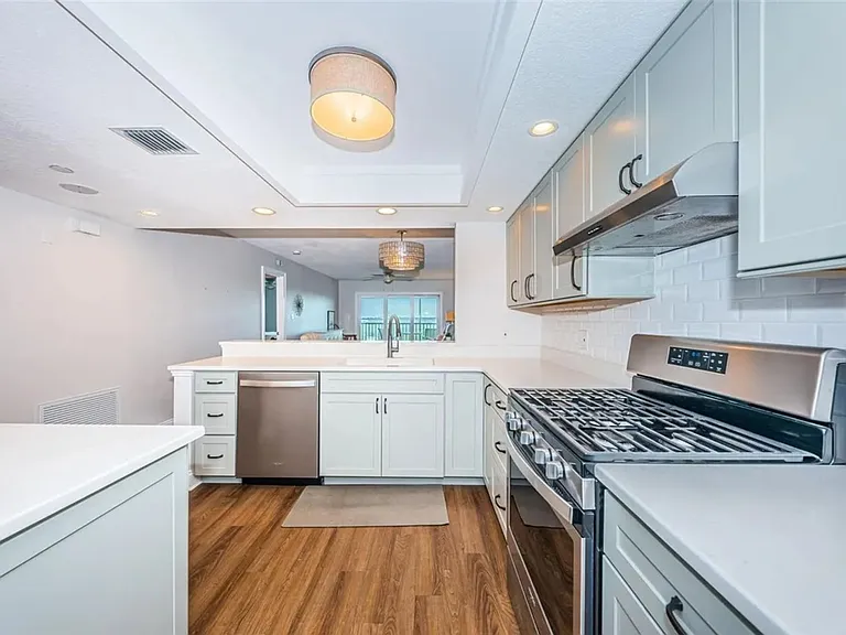 5400 Park St N #Penthouse 10 — Photo 7