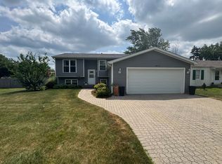 2833 Apple Ave, Waukegan, IL 60085