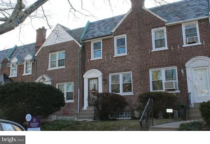 3 bed, 1.0 bath, 1432 sqft, $2,100 — Photo 3
