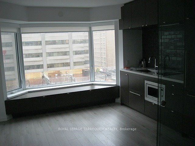 1st image of 155 Yorkville Ave #909