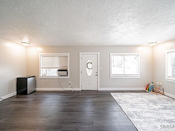 4th image of 490 Highland Dr