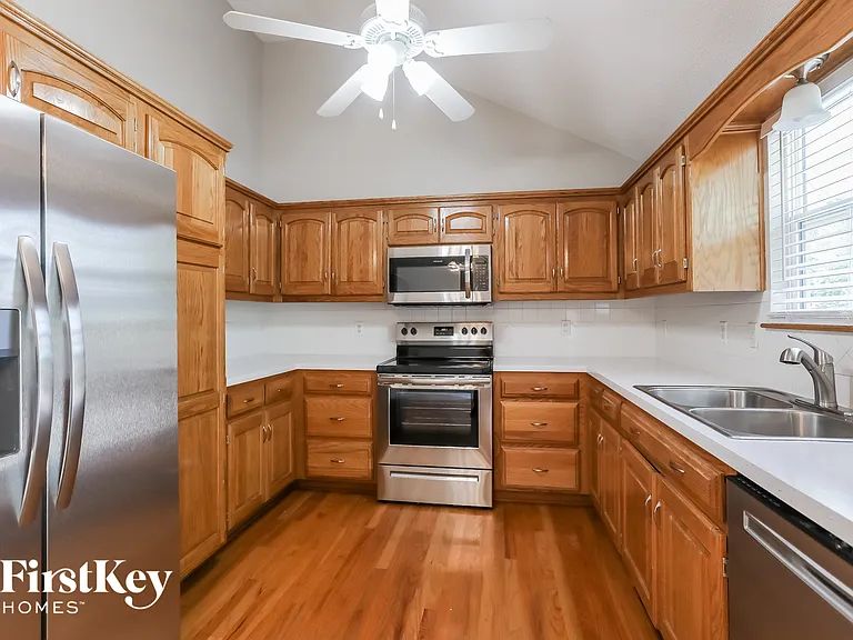 11036 N McKinley Ave — Photo 6